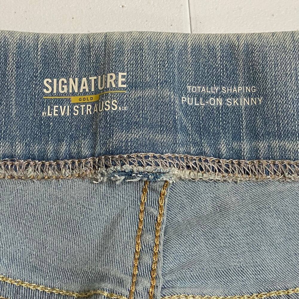 Levi Strauss Women's Totally Shaping Light Blue Pull On Skinny Jeans 22L NWT - Picture 8 of 13
